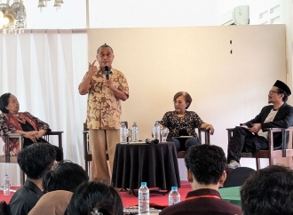 Samuel Pimpin Bedah Buku “Menangis dan Tertawa Bersama Rakyat; Megawati Dalam Catatan Wartawan”