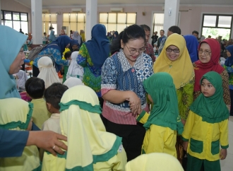 Agustina Wilujeng Buka Festival Anak Sholeh Bustanul Athfa