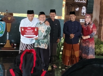 Pemkab Ponorogo Dorong Pesantren Sehat, Bupati Sugiri Serahkan Bantuan Alkes di Hari Santri Nasional
