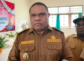 Bupati Manokwari Hermus Indou Ajak Warga Jaga Alam Aimasi