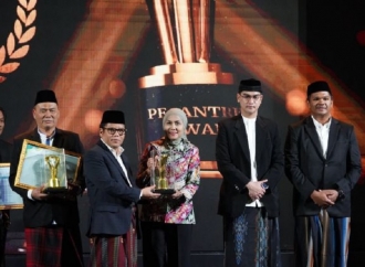 Dyah Kartika Terima Penghargaan Pesantren Award 2025, Dukung Program Pesantren