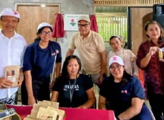 Adi Wiryatama Terkesan Melihat Kegigihan Para Penyandang Disabilitas di Rumah Bibit Kopi Tunjung