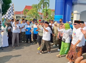 Mbak Tika Ajak Santri Jaga Persatuan Lewat Jalan Sehat HSN 2025 di Kendal
