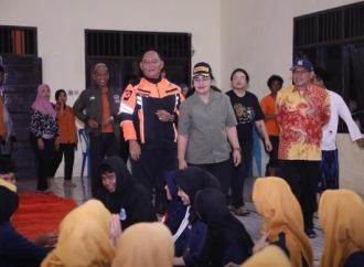 Agustina Wilujeng Optimalkan Pompa dan Dirikan Dapur Umum