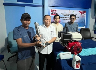 Agus Ambo Dorong Penguatan Ekonomi Pesisir Lewat Bantuan Mesin Kapal untuk Nelayan Pasangkayu