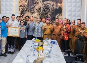 Imron Banggakan Batik Tulis Waleran Megamendung Cirebon Jadi Indikasi Geografis Nasional