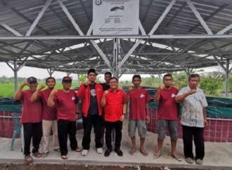 Sonny Kembali Salurkan Bantuan ke Pembudidaya Lele Bioflok Sumber Mulyo Glenmore
