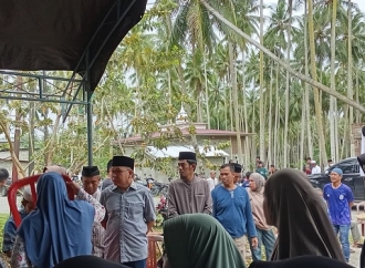 Agus Ambo Djiwa Melayat ke Rumah Duka Sebelum Silaturahmi di Desa Pakawa