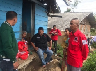 Yudha Puja Turnawan Kunjungi Sejumlah Warga Kurang Mampu di Dua Kecamatan Berbeda