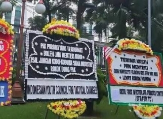 Ferdinand Soal Karangan Bunga Penuhi Kantor Menkeu Purbaya: Aneh dan Janggal Karena Belum Ada Prestasi