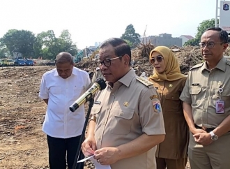 Pramono Minta Pasang Penyangga di Pohon yang Rawan Tumbang