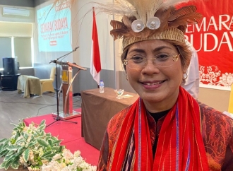 Mercy Barends Gelar Seminar “Perempuan dan Budaya Wakat”