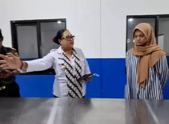 Endah Subekti Marah Saat Sidak Kondisi Dapur MBG Usai 695 Siswa Keracunan