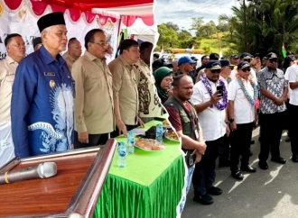 Alex Indra Lukman Pimpin Komisi IV DPR Tinjau Ketahanan Pangan dan Serahkan Bantuan di Papua Barat Daya