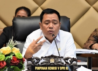 Lasarus Kawal Pembangunan Jalan Strategis di Kapuas Hulu