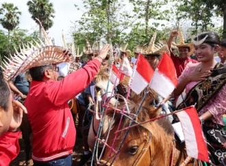 Hasto Terpukau Tradisi Kuda Hus Rote Ndao: Dorong Riset Pohon Lontar dan Bangun Visi Samudera