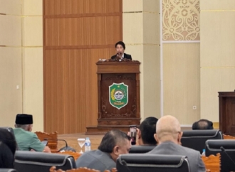 Tjhai Chui Mie Sampaikan Jawaban Pandangan Umum Fraksi-Fraksi DPRD Terkait 3 Raperda