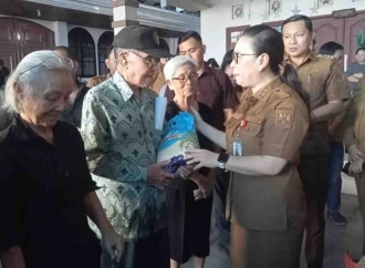 Hari Jadi Minahasa Ke-597, Vanda Sarundajang Gelar Bakti Sosial di Kawangkoan Raya