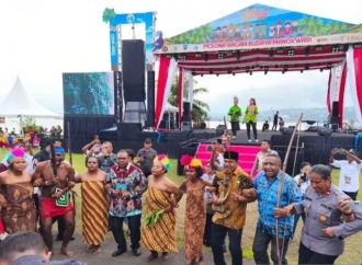 Hermus Indou Tegaskan Festival Teluk Doreh sebagai Ruang Kebangkitan Budaya Papua
