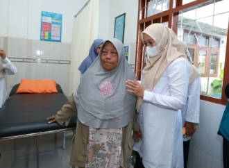 Ipuk Fiestiandani Hadirkan Dokter Spesialis di Puskesmas Banyuwangi