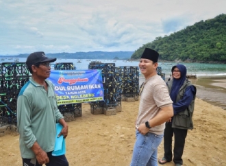 Mas Ipin Tanam Rumah Ikan di Trenggalek, Dorong Ekonomi dan Konservasi Laut