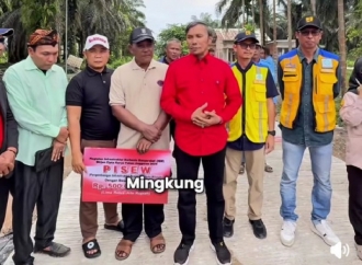 Edi Purwanto Tinjau Langsung Program PISEW di Desa Mingkung Jaya, Pastikan Kualitas dan Anggaran 