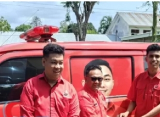 Stevano Rizki Adranacus Serahkan Satu Unit Ambulans Untuk DPC PDI Perjuangan Kab. Belu