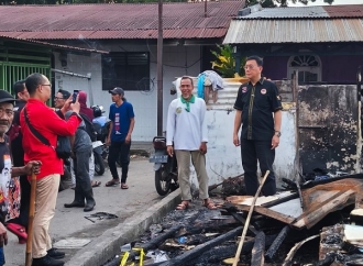DPC PDI Perjuangan Kota Medan Serahkan Bantuan Kepada Korban Kebakaran di Denai