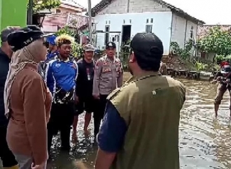 Warga Ngebum Curhat ke Bupati Kendal: Rob Melumpuhkan Aktivitas Hingga Dua Pekan