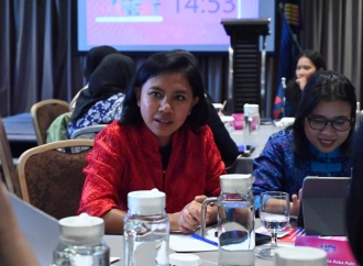 Irine Dorong Generasi Perempuan Muda Tembus Batas dan Memimpin di Arena Politik
