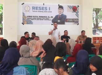 Serap Aspirasi Masyarakat, Faisyal Salurkan Kartu PIP Saat Reses di Bekasi Selatan