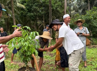 Darul Tanam Pohon Kelengkeng di Pulau Masakambing Untuk Dorong Keseimbangan Ekosistem