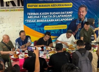 Adian Napitupulu Tinjau Langsung Thrifting Pasar Senen, Sempat Makan Siang Bersama Pedagang