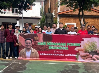 Abraham Garuda Dorong Generasi Muda Makin Cintai Lingkungan Hidup