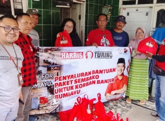 Harris Turino Salurkan Bantuan ke Korban Banjir Bandang di Kecamatan Bumiayu
