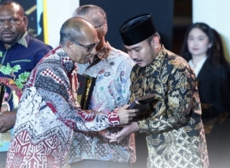 Tangan Dingin Ade Kuswara, Pemkab Bekasi Raih Penghargaan dari Kemendagri