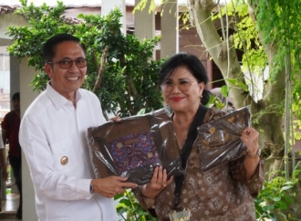 Evita Nursanty Dorong Regenerasi Penenun Songket Palembang