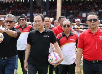 Prananda Prabowo Desain Trofi Soekarno Cup II: Dua Tangan Melambangkan Kekokohan Perjuangan