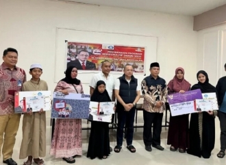 Deddy Sitorus Serahkan Bantuan PIP, Perdana Untuk Siswa Madrasah, di Kab. Nunukan