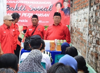 PAC PDI Perjuangan Dukuh Pakis Surabaya Berbagi Sembako, Aksi Konkret Untuk Rakyat