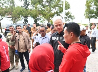 Ganjar dan Risma Salurkan Bantuan  ke Korban Bencana Alam di Humbang Hasundutan