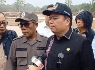 Lasarus Minta Bupati Tapteng Masinton Siapkan Lahan Untuk Rumah Hunian Sementara 