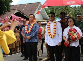 Bupati Talaud Ajak Warga Jaga Persatuan Saat Safari Natal dan Pelantikan BPD Meltim