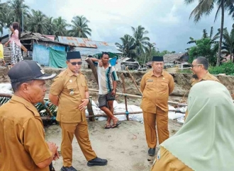 Bupati Sirajudin Turun Langsung ke Lokasi Abrasi di Pantai Boltara