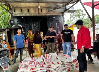 Jamaluddin Idham Serahkan Bantuan ke Korban Banjir Bandang di Beutong Ateuh