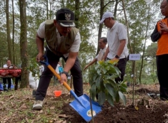 Bupati Ngawi Ony, Kader PDI Perjuangan yang Peduli Lingkungan dengan Jaga Lereng Gunung Lawu