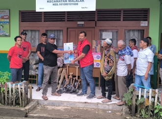 PDI Perjuangan Salurkan Bantuan Lampu Tenaga Surya di Kabupaten Agam