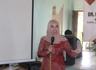 Gelar Pendidikan Demokrasi di SMAN 2 Cimalaka, Ineu Ajak Generasi Muda Jadi Pemilih Cerdas