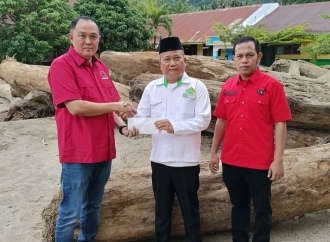 PDI Perjuangan Riau Antarkan Langsung Bantuan Sembako, Pakaian, Uang Tunai ke Korban Bencana Sumatera