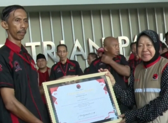 Risma Apresiasi Relawan dan Sopir Ambulans Baguna: Indonesia Harus Hidup Berdampingan dengan Risiko Bencana